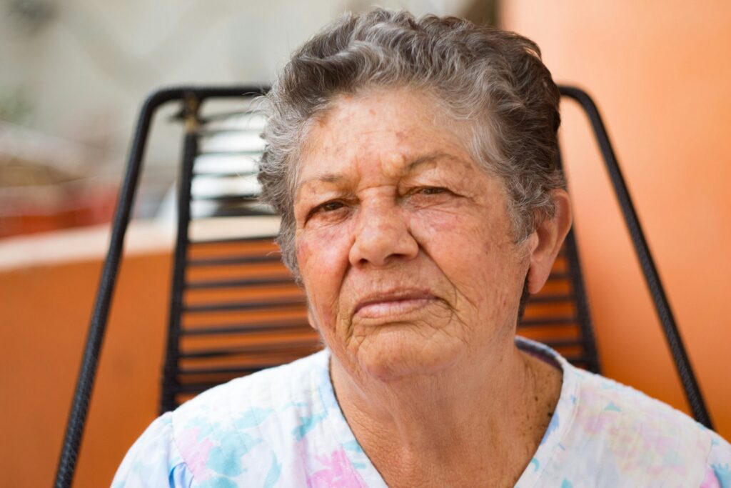 A smiling Latina woman