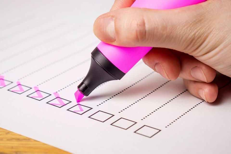 Hand checking boxes on a patient questionnaire