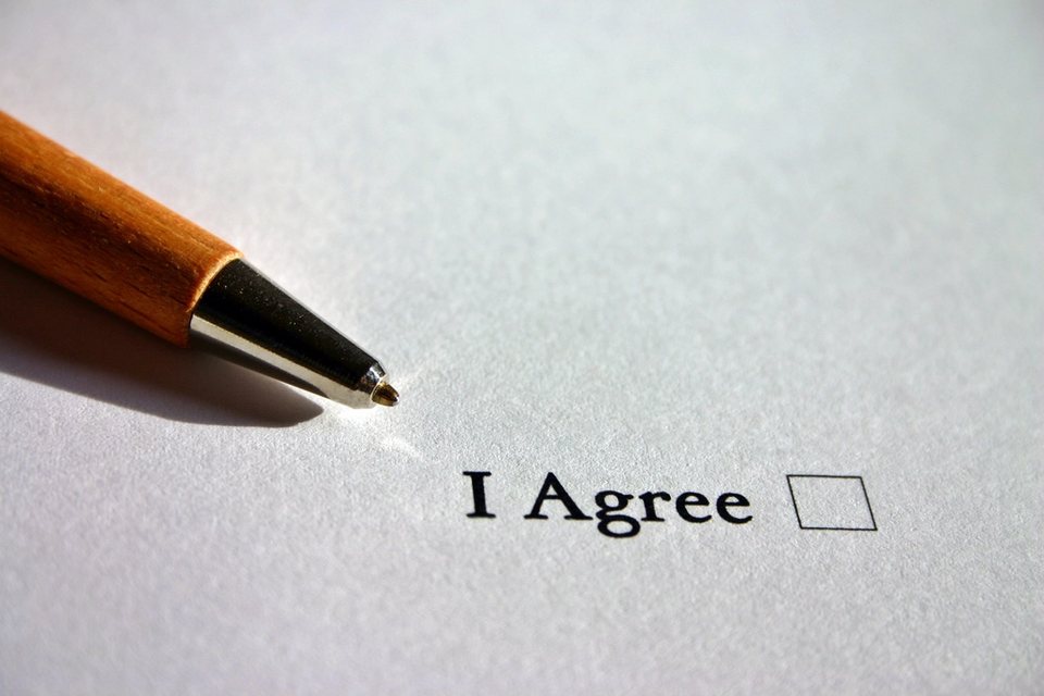 Pen next to an I Agree checkbox on a consent form